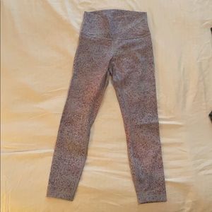 Lululemon wunder under